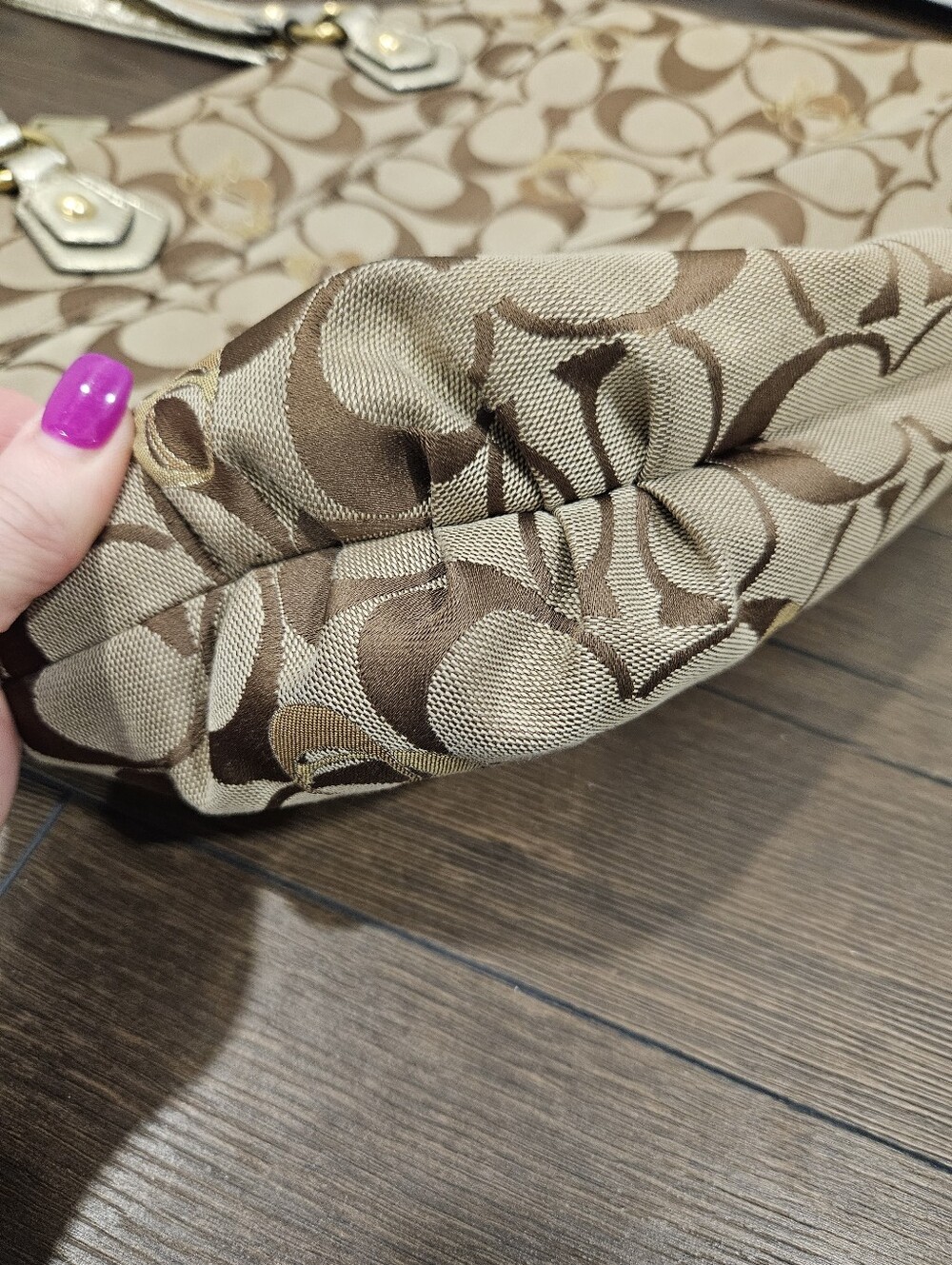 Coach Poppy Signature Hearts Glam Tote 18711 Khaki Gold RARE - Picture 11 of 15